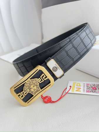 品名：Versace.范思哲原单腰带 皮带 型号：挂扣，经典人头纯钢材质扣头，头层牛皮，图片实物拍摄 材料：百分百头层牛皮，保证真皮。24K纯钢扣双面可用专柜同 - 点击图像关闭