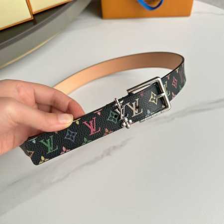 特 寬：30Mm 驢家新品 特別限定女士腰帶 帶身帆布面襯托树稿磨砂牛皮 全新針扣設計搭扣以全新花朵金屬打造 佩以與同色三款圖案效果. 多色選 - 点击图像关闭