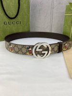 宽度4.0Cm Gucci 双面腰带，一侧为gg Supreme帆布融入米奇图案 ，反面一侧为原版皮底 配以互扣式双g原单钢扣采用真空电镀 厚度6.0Mm Dd