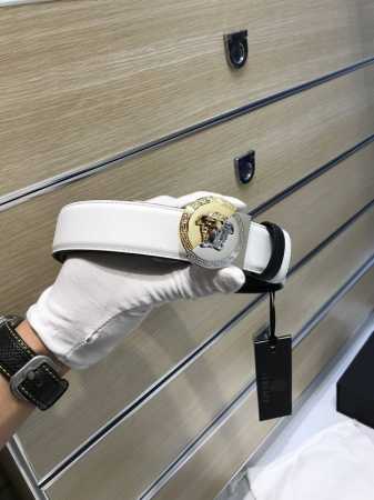 配送专柜包装 打孔针 批专柜同款、实拍专柜官网，尺寸:宽35Mm，原版立体半脸间色美人头扣 ，极富设计美感 ，双面采用进口原版小牛皮，彰显个性，清晰美观，皮质软 - 点击图像关闭