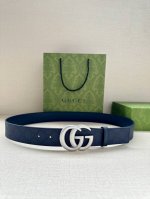 宽度3.8Cm Gucci 这款双面腰带巧妙融合gg Supreme帆布与头层品牌纹理材质，演绎历久弥新的实用设计理念。富有辨识度的双g配件再现典藏搭配，诠释当