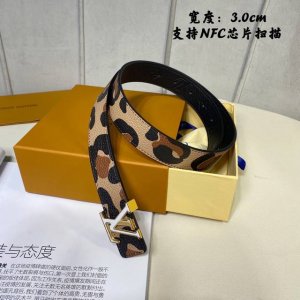 特P180 寬：30Mm 驢家新品 Ss專櫃在售新品女士系列 寬度3Cm 一面原廠荔枝塗層繪畫工藝 另一面原廠荔枝壓有品牌花紋 經典搭扣 雙面可用