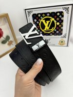 品名：Lv..路易..威登原单 材质：原单牛皮腰带 百分百头层牛皮腰带保证真皮，24K纯钢扣，专柜原单品质、做工精细，时尚大牌，送人自用首选 包装： 请认准如图