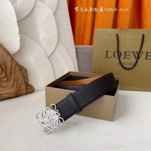 品牌:罗意威 价格:特 尺寸:带宽40Mm 正品尺寸 五金材质:专柜精品扣，真空电镀，工艺精细 带身材质:天然头层牛皮，质感十足，手感柔软。时尚个性，经典百搭！