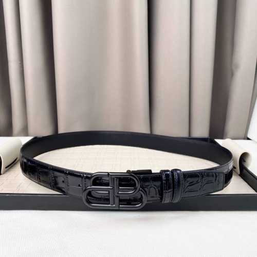 Alenciaga Bb 窄版腰带 这款Bb 版腰带来自Balenci设计细节 正面扣 双面佩戴 可裁剪款式 打孔式细节3.5Cm
