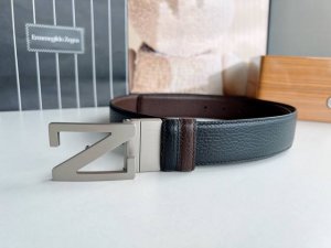 杰尼亚Zegna为您甄选经典设计师款男士皮革腰带，精品配饰打造极简风，缀以时尚的徽标皮带扣，可以为您整体的造型画龙点睛。3.5Cm 顶级 原单带150