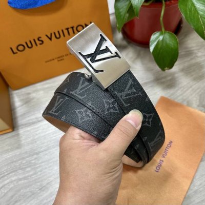自动扣腰带 Lv 宽3.5Mm 双面进口头层牛皮制作 搭配经典钢扣 真材实料 时尚经典 做工精致 高端男士皮带 长度可裁剪100 125