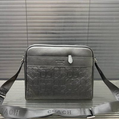 Coach 蔻驰 Charles 牛皮单肩斜挎包 经典Logo搭配原厂工艺材质 休闲百搭 实物拍摄 原版面料 配送防尘袋 28 X 24 Cm。