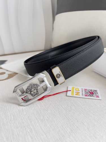 品名：范思哲.Versace.皮带腰带自动皮带 型号：自动带，纯钢材质经典人头自动扣，图片实物拍摄 腰带：百分百头层牛皮，自动带身，保证真皮。2
