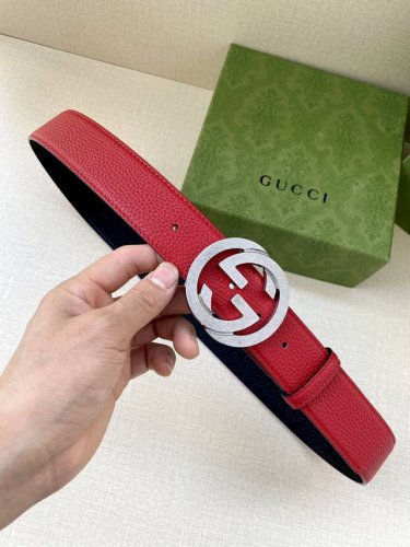 特 P200 宽度3.8Cm Gucci Gg Marmont系列每一季都会推陈出新，为灵感源于70年代的标志性Gg配件注入现代精髓。这款黑色头层牛皮宽版腰带反