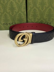 Gucc 1 最新配色 宽度3.7Cm 可以双面使用 旋转五金即可替用腰带颜色 双面进口牛皮 手感极致完美 走线工整 可自行裁剪 实体必选单品