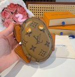 Lv路易威登青蛙耳机包 包包挂饰 可放口红蓝牙耳机