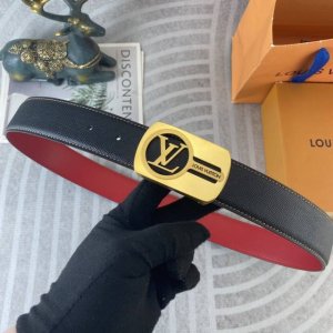 特 P180 Lv 特种皮腰带系列 ，原厂五金精品不锈钢扣，手感柔软舒适 宽3.8Cm。