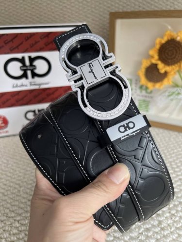 品名：菲拉格幕 原单钻扣 DDD 材质：原单牛皮腰带 百分百头层牛皮腰带保证真皮，24K纯钢扣，专柜原单品质、做工精细，时尚大牌，送人自用首选 DDD 包装：