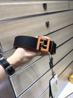 配送专柜包装 打孔针 特 宽40Mm，原单进口双面头层牛皮，搭配原单钌钯电镀F双色扣，手感.油边近乎完美，原产皮料定制，质感无可挑剔，出众的细节，高清实拍，货真