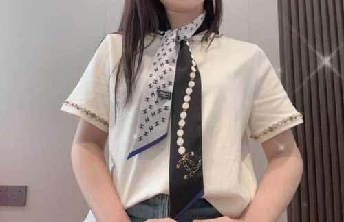 两色现货小珍珠 专柜同款！香奈儿束发带 飘带款！可当小围巾，绑头发，绑手袋，绑在手腕装饰！多功能随便你搭配！双面斜纹真丝！规格6*120！