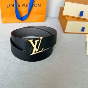 L0Uis Vuitt0N 專櫃最新升級版本 寬度40Mm 原廠荔枝紋面内衬進口柔軟小牛皮底 搭配新型字母搭扣 百搭易襯