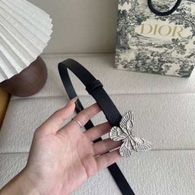 Dior新款腰带，采用精致头层皮制作，手感柔软，舒适细腻，精品蝴蝶扣，精致优雅，时尚大方。宽2.0Cm