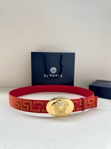 带宽3.8Cm Versace 范思哲 此款缎带腰带风格十分休闲，饰有标志性希腊回纹图案，可搭配休闲单品或高腰正装。 闭合式佩戴 希腊回纹图案 材质：100%聚