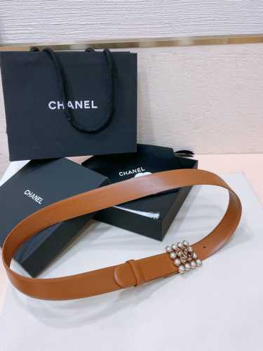 Chanel 24C 小牛皮、金属 与琉璃珍珠 金与珍珠白 Logo搭扣 手感柔软 细腻3.0Cm 码数75- -100