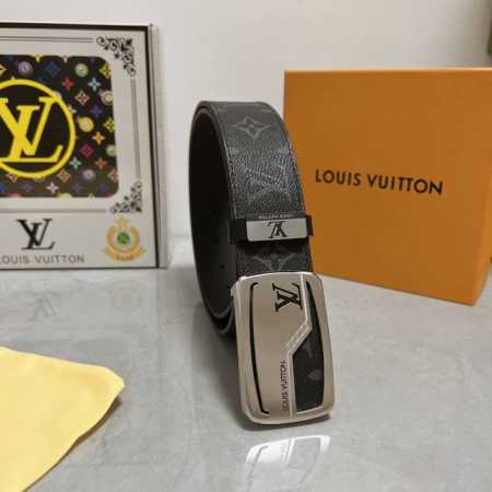 品名：Lv..路易..威登原单 材质：原单牛皮腰带 百分百头层牛皮腰带保证真皮，24K纯钢扣，专柜原单品质、做工精细，时尚大牌，送人自用首选 包装： 请认准如图 - 点击图像关闭