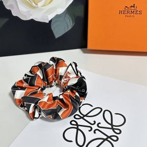 特 单个 配全套包装Hermes 爱马仕 爆款真丝发圈，专柜款出货一看就特别高档 超级百搭 必须自留
