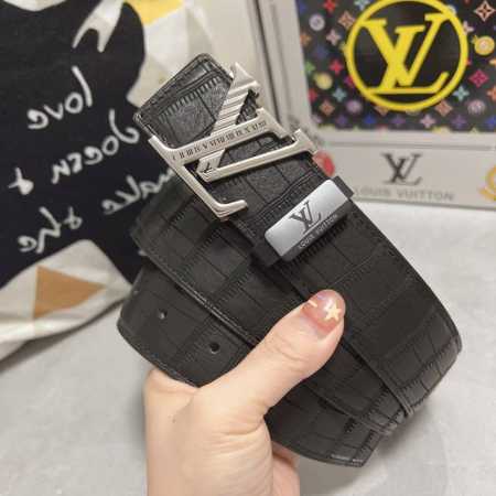 品名：Lv..路易..威登原单 材质：原单牛皮腰带 百分百头层牛皮腰带保证真皮，24K纯钢扣，专柜原单品质、做工精细，时尚大牌，送人自用首选 包装： 请认准如图 - 点击图像关闭