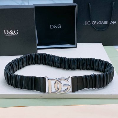 Dg 徽标卷褶牛皮弹力腰带，整体包裹软质卷褶牛皮覆层，风格干练摩登，浅金色、银色 电镀金属 Dg 徽标搭扣 4Cm 尺寸S M L Xl