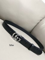 特 P160 Gucci 古琦 3.0寬Marmont系列印花压纹皮革腰带 Guccio Gucci字母交织图案巧妙融入纹理和材质变化，以印花压纹形式点缀在这