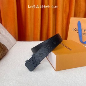 Louis Vuitton ：经典原单品质，一面经典压花一面平纹底，原单精品挂扣，精工制作，细节看图，实物拍摄，高端奢华，宽度4.0Cm