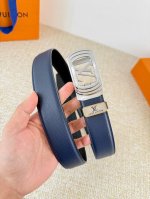 品名：Lv..路易..威登 腰带原单自动带 皮带 型号：自动扣，纯钢材质自动扣，头层牛皮自动带身，实物拍摄 材料：百分百头层牛皮，保证真皮。24K纯钢扣，永不掉