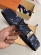 品名： Lv..路易..威登原单 型号：双面使用挂扣，图片实物拍摄 材料：双面头层牛皮，挂扣系列，纯钢质扣头，钯镀电镀工艺永不掉色。带身可双面使用，荔枝纹鹿皮纹