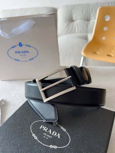 普拉达 Prada 是意大利奢侈品牌，融合经典与现代元素，注重高品质材料与精湛工艺，完美地衬托出Prada优秀的产品。风格独树一帜！对于喜欢低调不浮夸的商务休闲