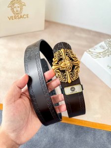 品名：Versace.范思哲原单腰带 皮带 DDD 型号：挂扣，经典人头纯钢材质扣头，头层牛皮，图片实物拍摄 DDD 材料：百分百头层牛皮，保证真皮。24K纯钢