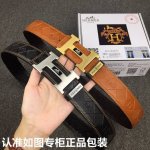品牌：爱马仕.Hermes双面用 型号：原单！请认准如图专柜包装 等级：意大利进口百分百头层牛皮，Hermes.爱马仕，世界著名奢侈品品牌。进口