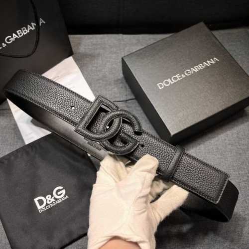 Dg，宽4.0Cm Dolce&Gabbana 全新荔枝纹腰带,简约配饰,点缀个性化 Dg 徽标搭扣。Dg 徽标