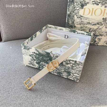 特P180 Dior 新品腰带来袭，采用光滑牛皮革精心制作，搭配精品针扣，“Cd”字样戒指，宽1.5Cm，时尚百搭，增添高雅气质。 - 点击图像关闭