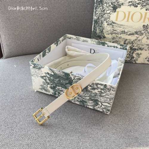 特P180 Dior 新品腰带来袭，采用光滑牛皮革精心制作，搭配精品针扣，“Cd”字样戒指，宽1.5Cm，时尚百搭，增添高雅气质。