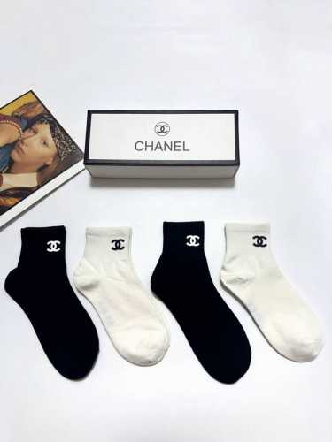 配包装 一盒4双 Chanel 香奈儿 经典字母Logo 纯棉短筒袜 经典纯色短袜 Ins爆款！专柜在售Ing 原单货！高版本 ～好看到爆炸 ！酷妹潮人必不能少