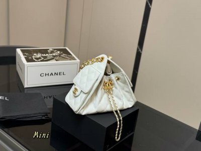 配折叠盒飞机盒 Chanel 25Bag 迷你真绝绝子 今年香奈儿25S系列简直美爆... 这只Hobo是个小号尺寸个人觉得比较日常 鱼子酱的质感颗粒没这么重反