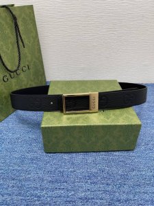 品牌 古驰 Gucci 描述 采用高级Gucci Signature真皮精制而成，触感厚实，饰以双G商标带扣。腰带为意大利尺寸，请在购买前参阅腰带尺寸指南. 原