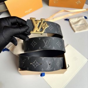 原版包裝 L0Uis Vuitt0N 專櫃最新升級版本 寬度40毫米 精湛工藝定制帆布面料襯托進口小牛皮底 搭配精鋼搭扣 雙面用 經典百搭款