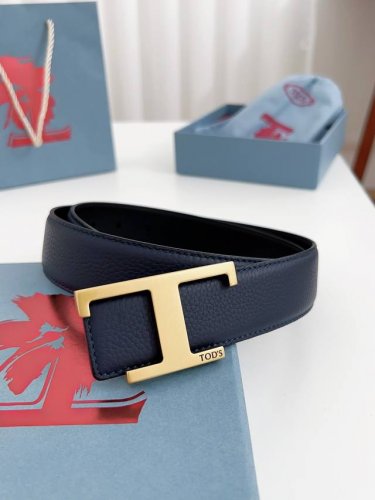 Tods 顶级货品 宽度3.5Cm 双面牛皮材质，皮质柔软，做工精细。 纯铜的扣头，多种颜色可选择。 码数：100-125Cm 包装：全套包装