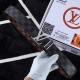 品名：Lv..路易..威登双面用 型号：认准如图专柜包装，赠送打孔器材料：百分百头层牛皮，24K纯钢扣双面花纹，双面可用，保证真皮。专柜同等质量， 送人自用首选
