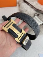 品名： 爱玛仕.Hermes腰带 皮带 原单 型号：挂扣，经典纯钢材质扣头，双面头层牛皮，图片实物拍摄 材料：双面头层牛皮，挂扣系列，纯钢材质扣头，钯镀电镀工艺