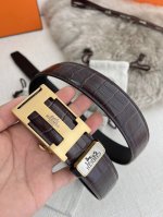 品名：爱马仕.Her..Mes自动扣皮带 腰带 型号：自动带身，纯钢材质经典自动扣，自动带身，内穿款 腰带：百分百头层牛皮，自动带身，保证真皮。24K纯钢扣永不