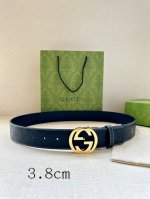宽度3.8 Cm 搭配原版皮带扣 、腰带以采用热压印技术的gucci Signature皮革精制而成，触感厚实，印花图案清晰分明。反射gucci Signatu