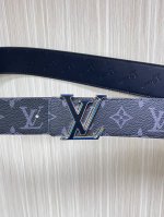 特 4.0当季新款 一面进口小牛皮 一面进口帆布印花 可双面用 搭配精品扣头 实物实拍