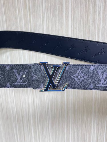 特 4.0当季新款 一面进口小牛皮 一面进口帆布印花 可双面用 搭配精品扣头 实物实拍
