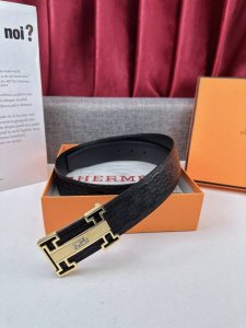 特 P180 品牌： 爱玛士 新款进口3. 8 Cm不锈钢平滑扣双面头层牛皮皮带，手感细腻柔软。搭配纯钢板扣精品钢扣，男士必备！宽度： 3.8Cm不锈钢平滑扣